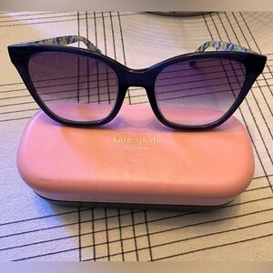 Kate Spade sunglassess with original pink/black case (few cracks inside)